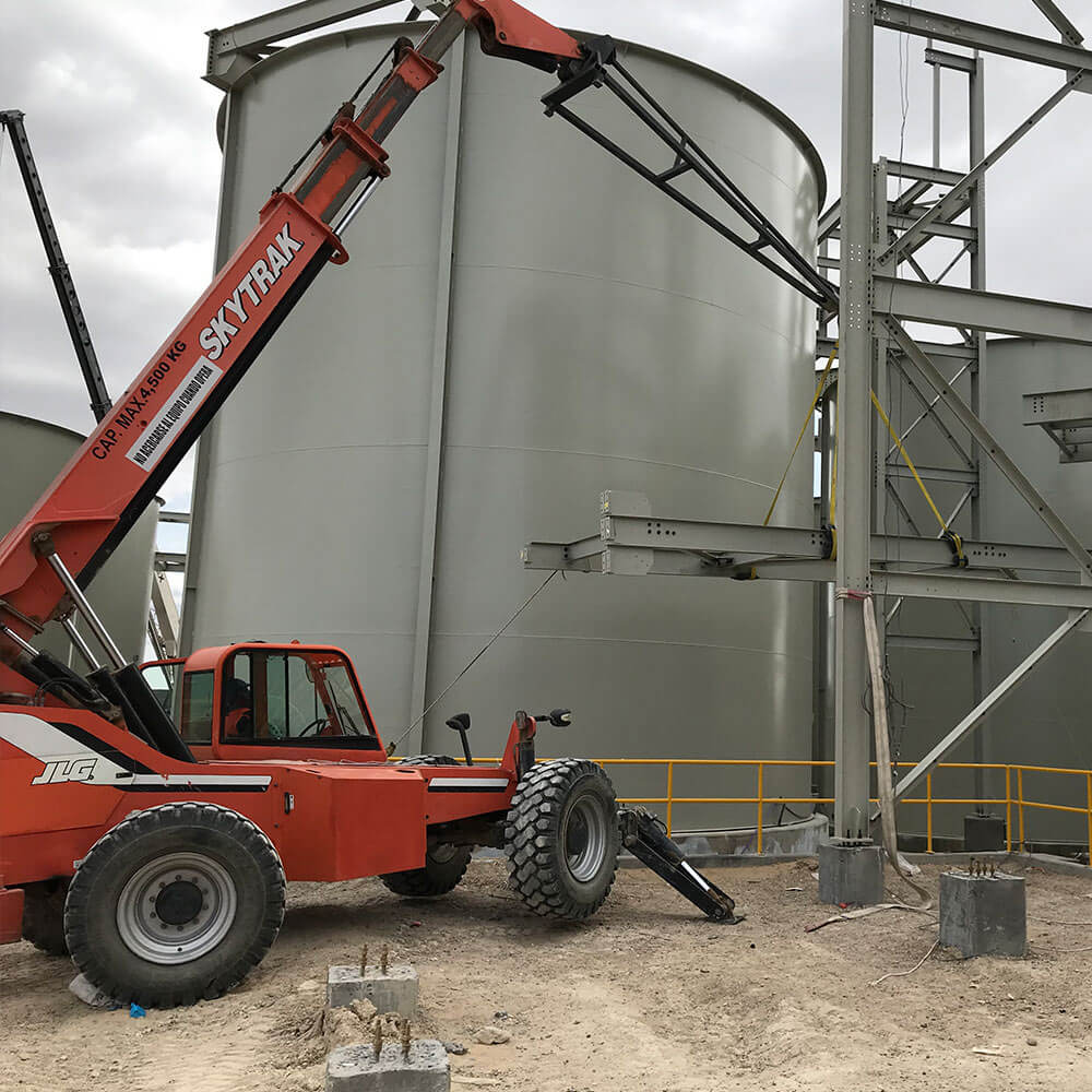 Montaje de estructura metálica con Sky Trak.